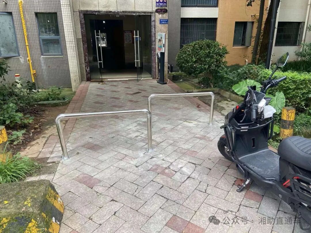 曲解通告“因地制宜”，单元门口加装护栏岂能简单一刀切！长沙云栖谷广大业主提出强烈质疑
